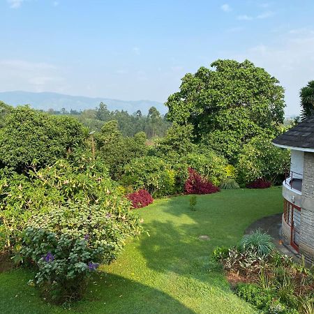 Koi Koi, Fort Portal Kasusu ภายนอก รูปภาพ