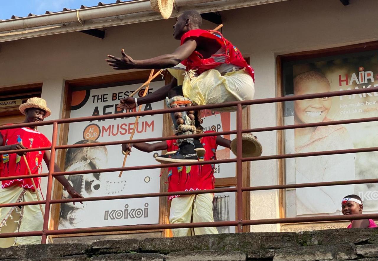 Koi Koi, Fort Portal Kasusu ภายนอก รูปภาพ